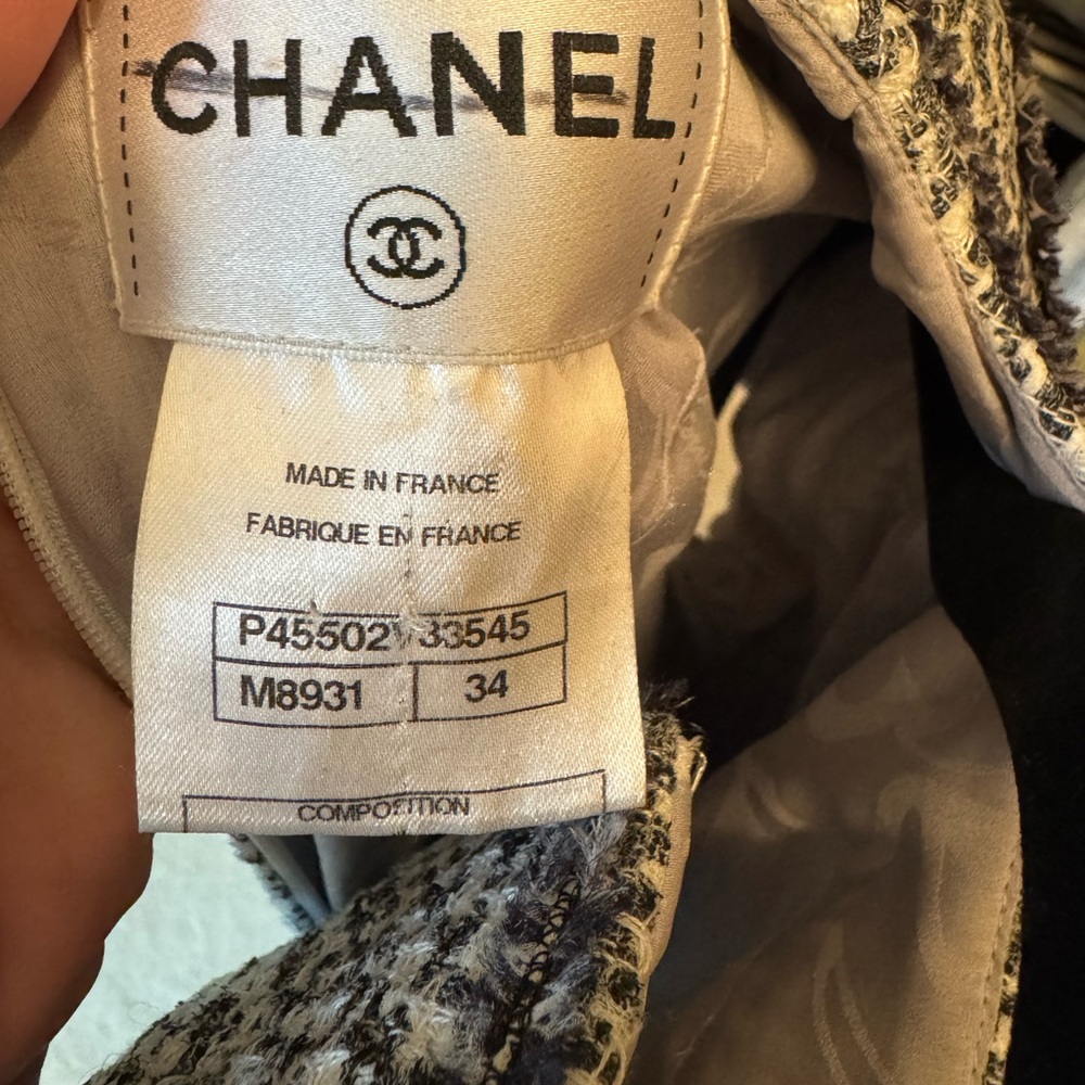 Authentic! Chanel 2013 Black and White Tweed Dress - Picture 6 of 10